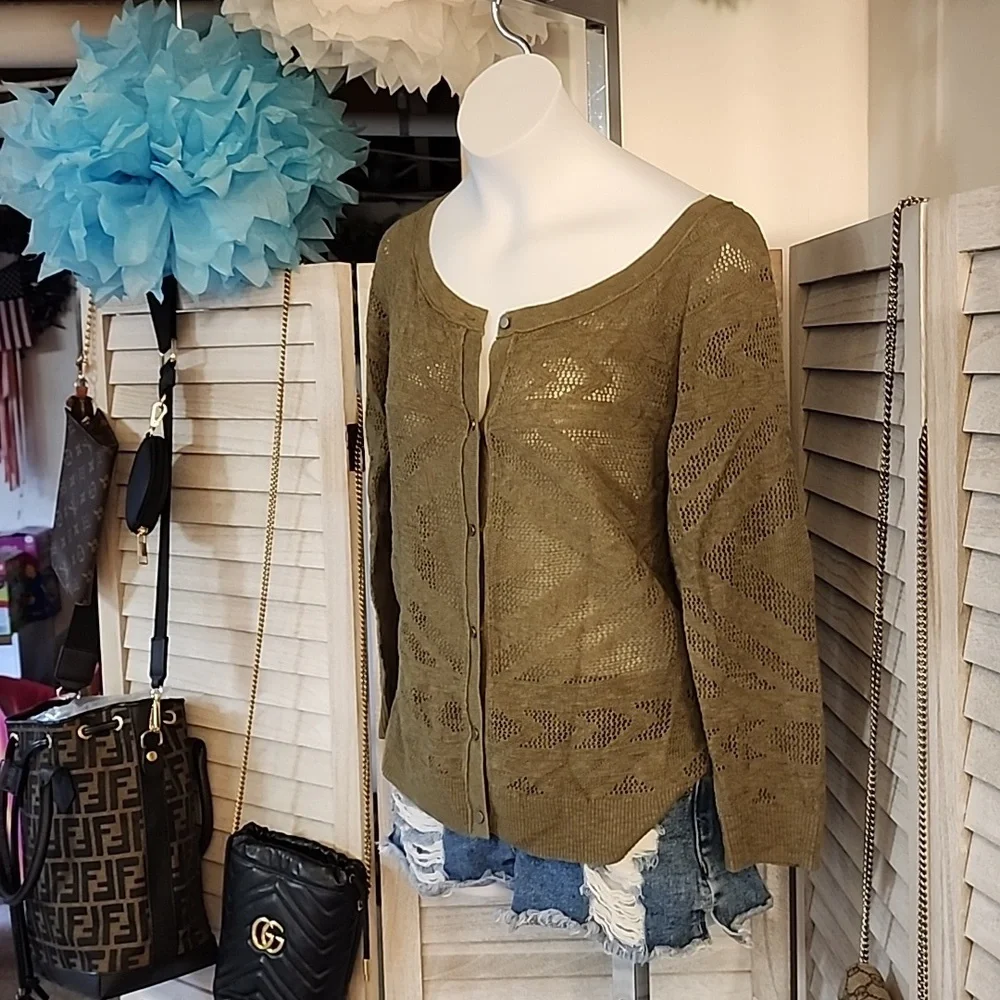 American Eagle brand cardigan sweater in olive 🫒 green - Picture 3 of 10